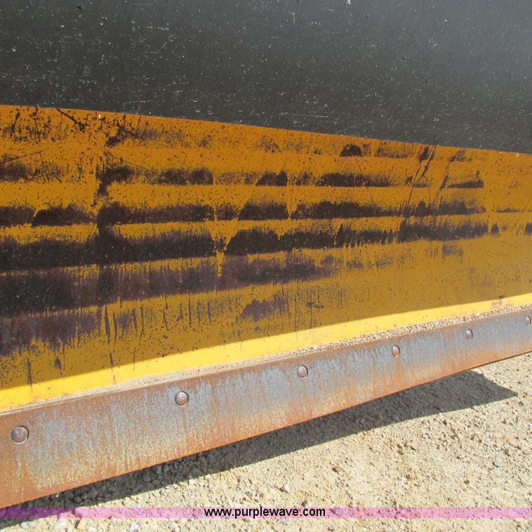 image for item G9306 1996 International 4900 semi truck