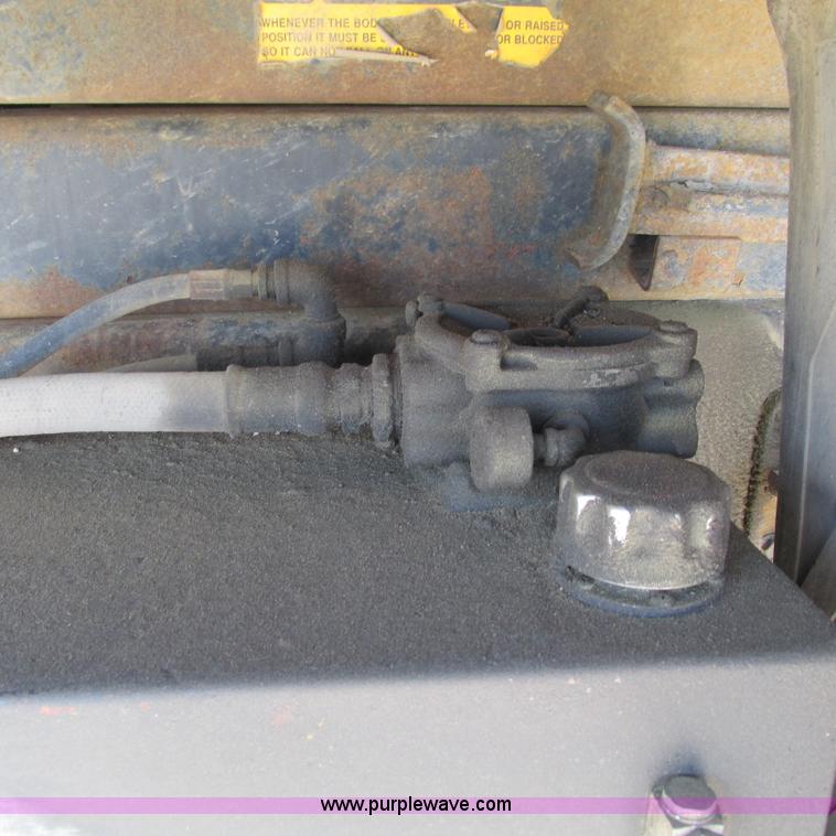 image for item G9306 1996 International 4900 semi truck