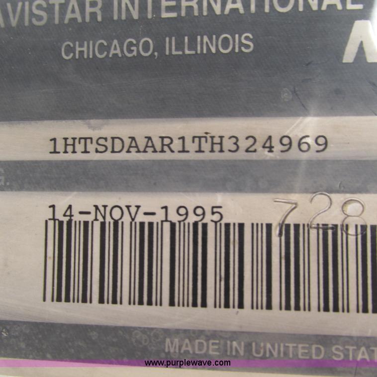 image for item G9306 1996 International 4900 semi truck