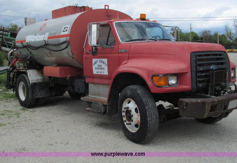 image for item G9310 1996 Ford F800 oil distribution truck