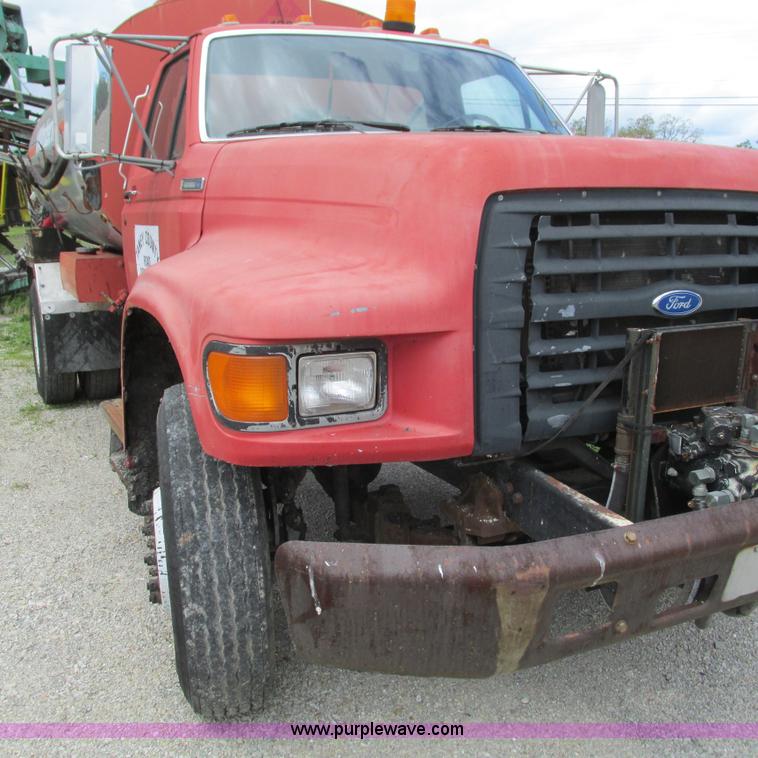 image for item G9310 1996 Ford F800 oil distribution truck