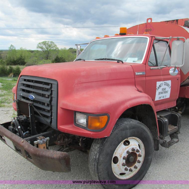 image for item G9310 1996 Ford F800 oil distribution truck