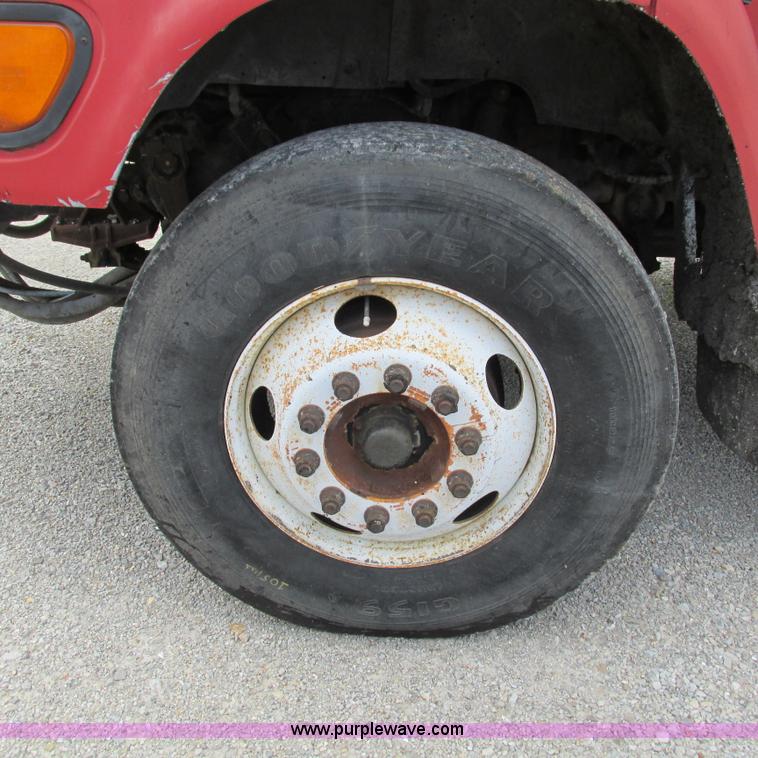 image for item G9310 1996 Ford F800 oil distribution truck