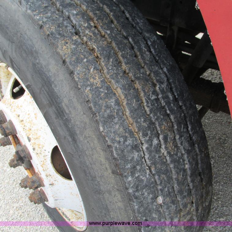 image for item G9310 1996 Ford F800 oil distribution truck