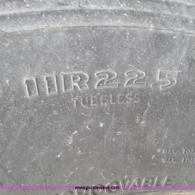 image for item G9310 1996 Ford F800 oil distribution truck