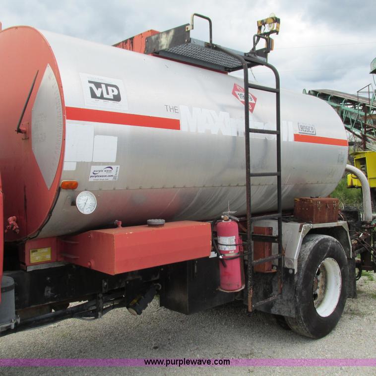 image for item G9310 1996 Ford F800 oil distribution truck