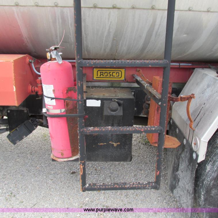 image for item G9310 1996 Ford F800 oil distribution truck