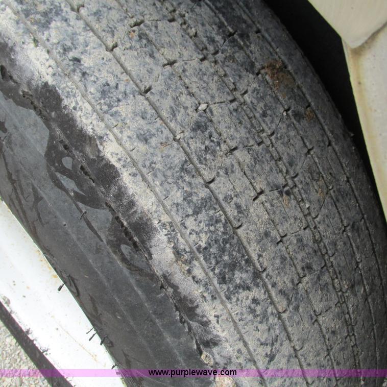 image for item G9310 1996 Ford F800 oil distribution truck