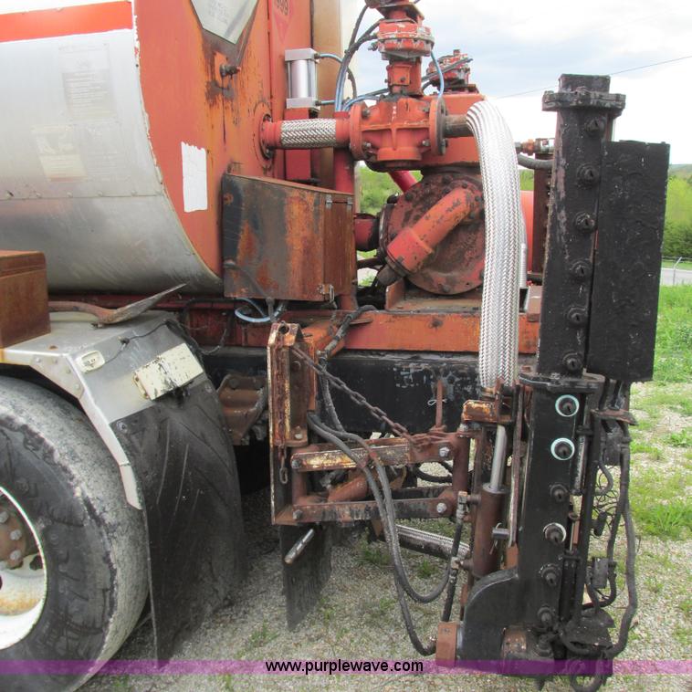 image for item G9310 1996 Ford F800 oil distribution truck