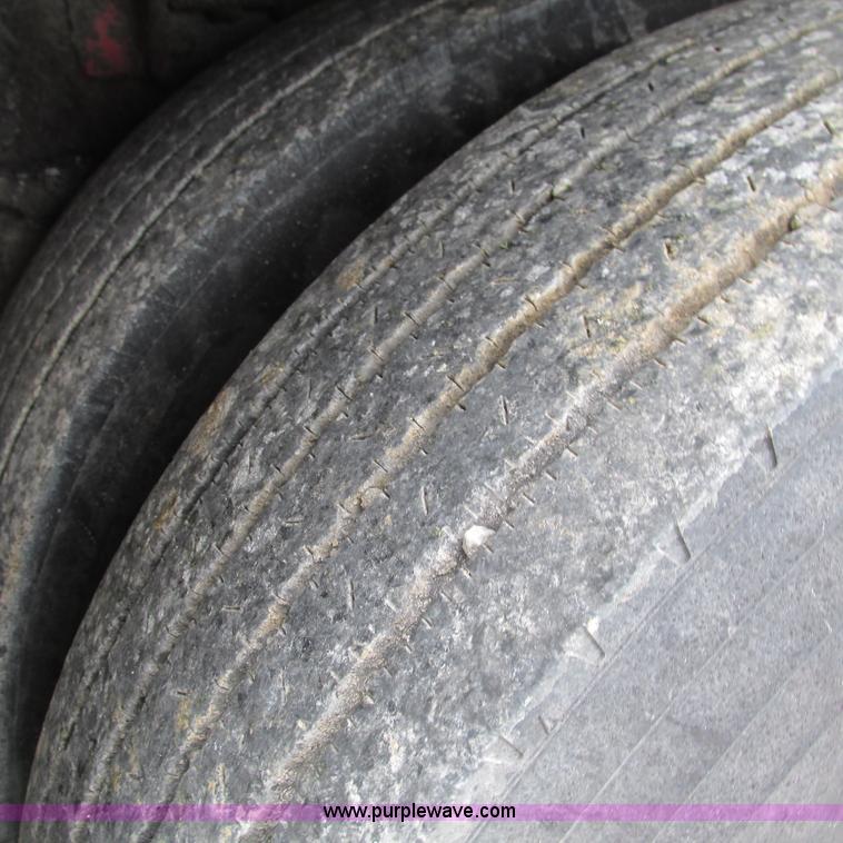 image for item G9310 1996 Ford F800 oil distribution truck