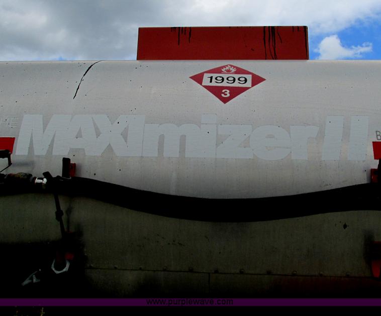 image for item G9310 1996 Ford F800 oil distribution truck