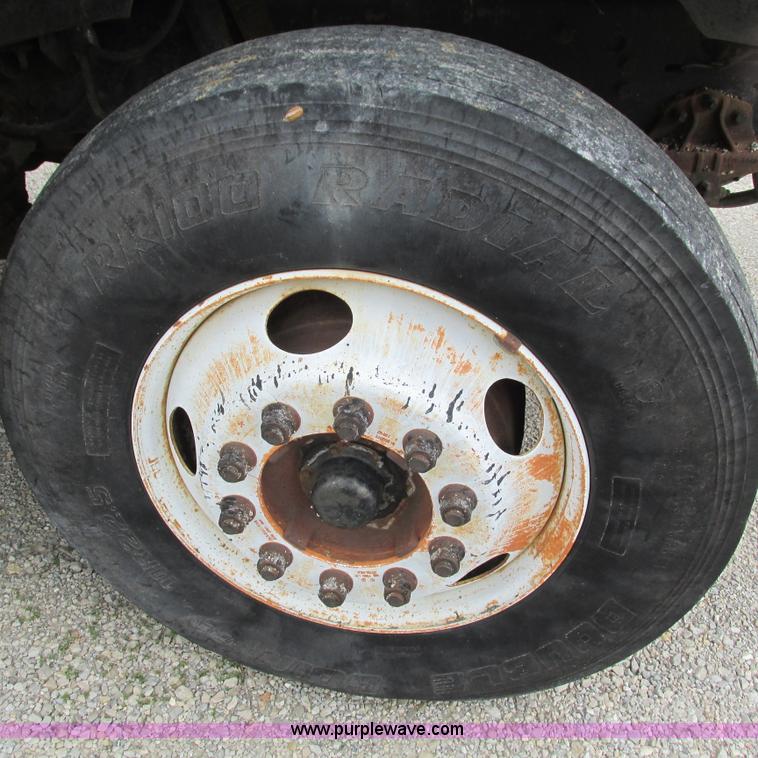 image for item G9310 1996 Ford F800 oil distribution truck