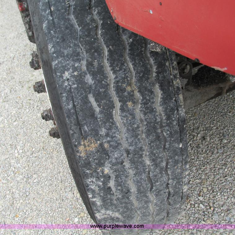 image for item G9310 1996 Ford F800 oil distribution truck