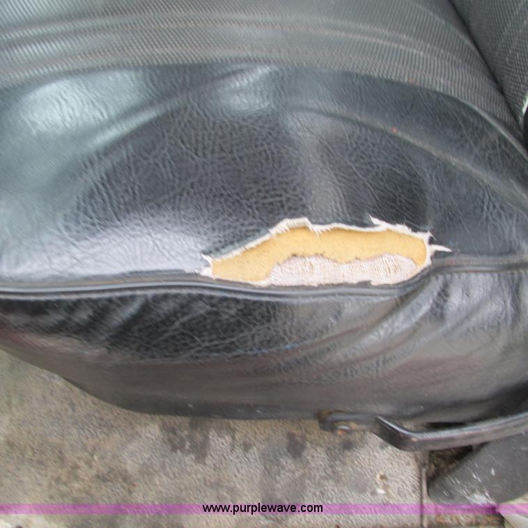 image for item G9310 1996 Ford F800 oil distribution truck