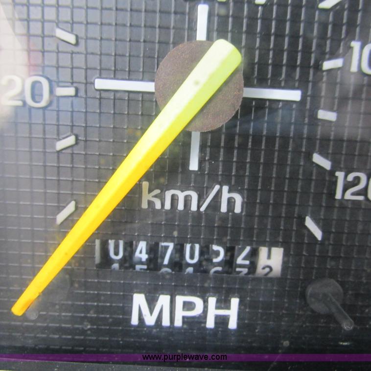 image for item G9310 1996 Ford F800 oil distribution truck