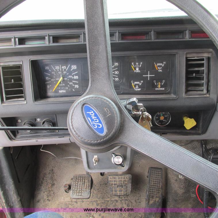 image for item G9310 1996 Ford F800 oil distribution truck