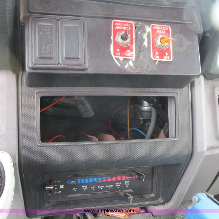 image for item G9310 1996 Ford F800 oil distribution truck