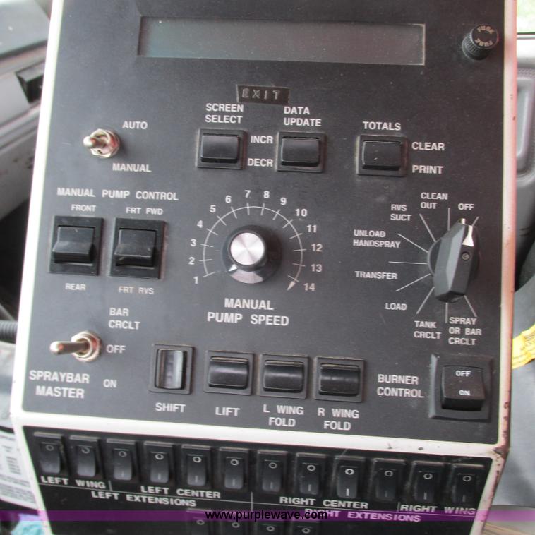 image for item G9310 1996 Ford F800 oil distribution truck