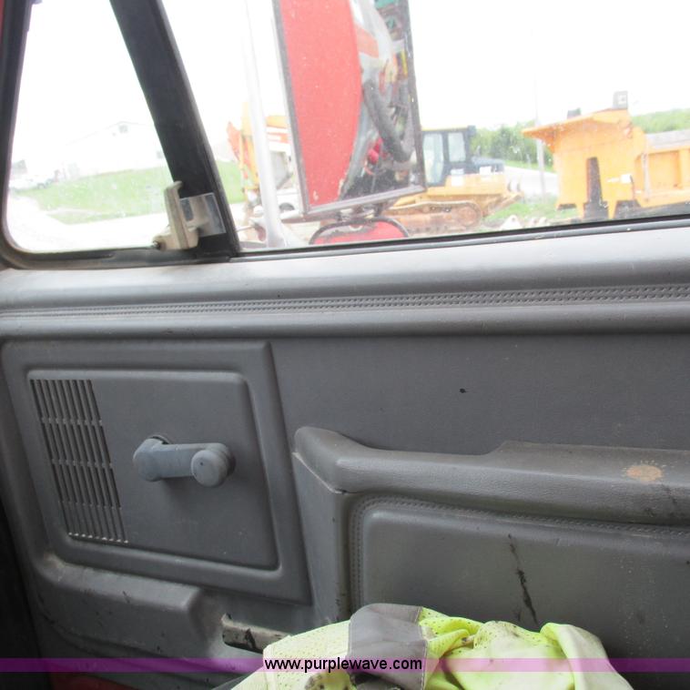image for item G9310 1996 Ford F800 oil distribution truck