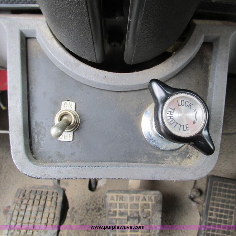 image for item G9310 1996 Ford F800 oil distribution truck