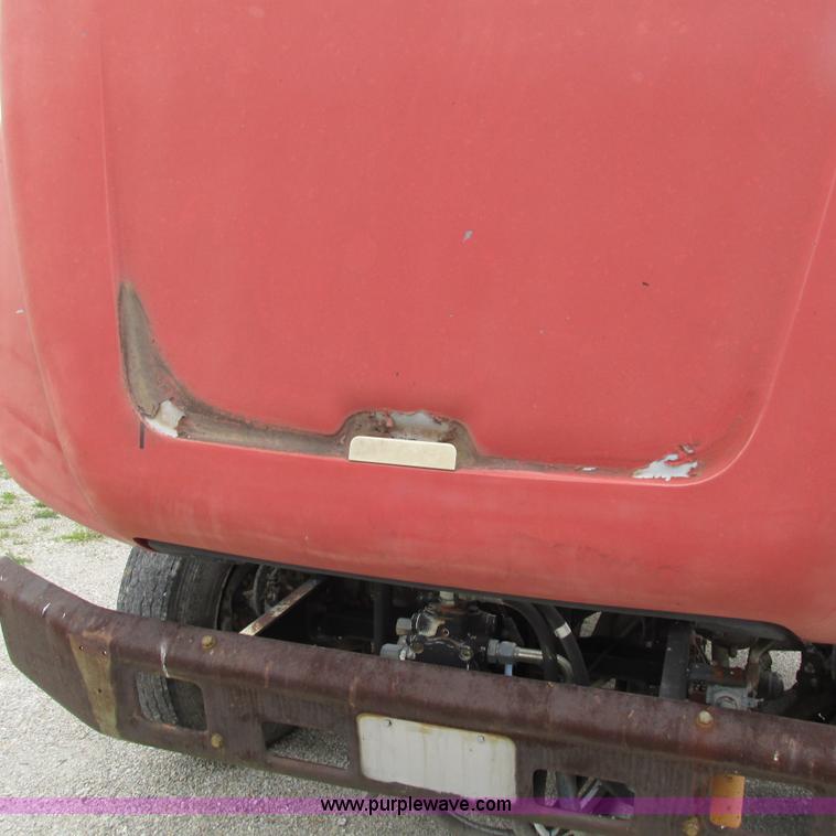 image for item G9310 1996 Ford F800 oil distribution truck