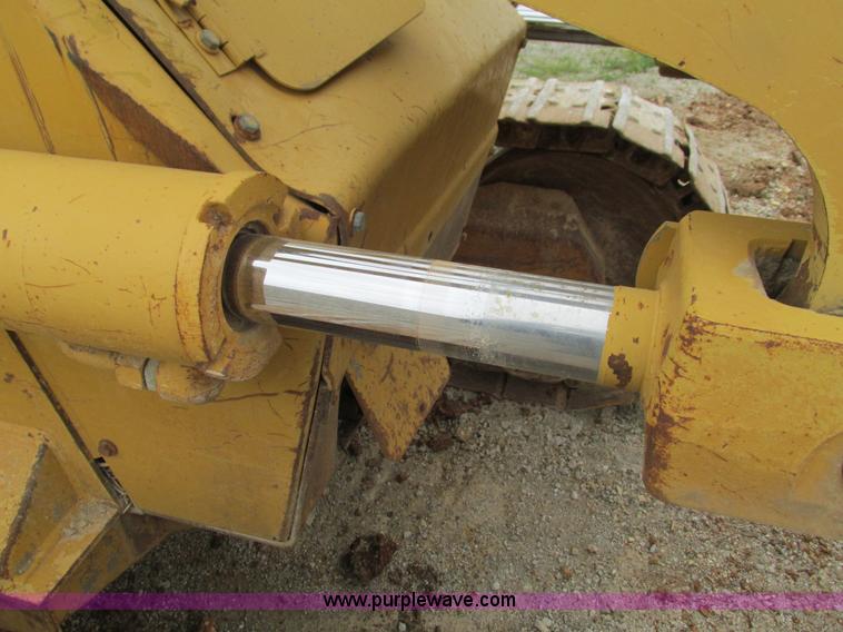 image for item G9318 2000 Caterpillar 953C track loader