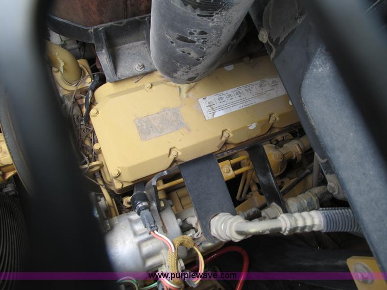 image for item G9318 2000 Caterpillar 953C track loader