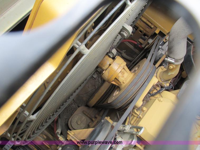 image for item G9318 2000 Caterpillar 953C track loader