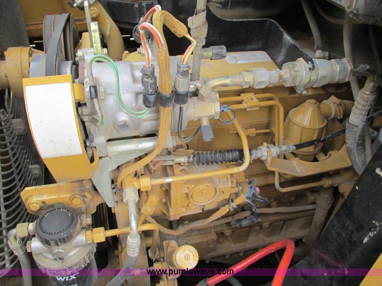 image for item G9318 2000 Caterpillar 953C track loader