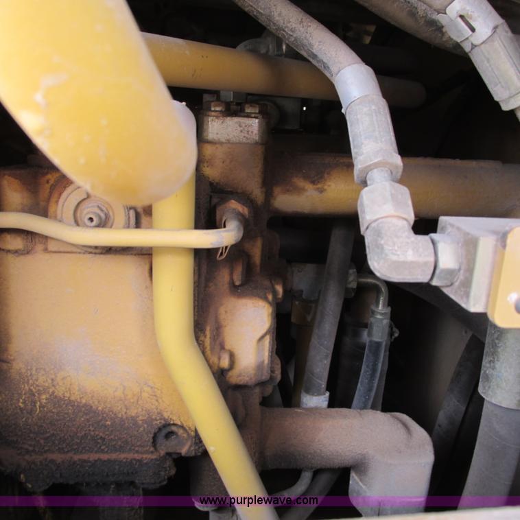 image for item G9318 2000 Caterpillar 953C track loader