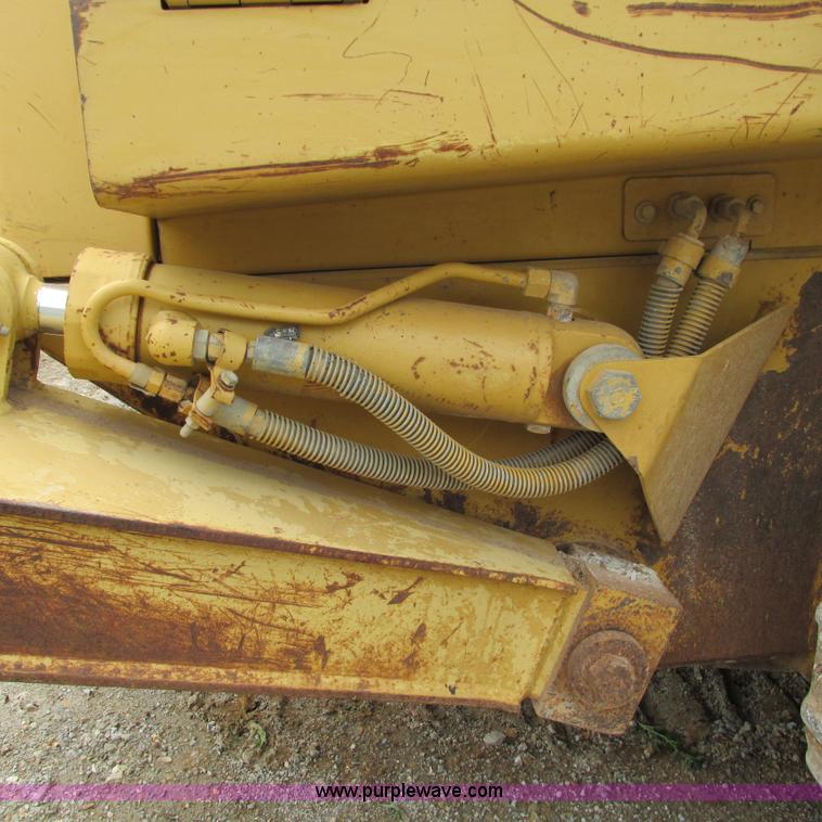 image for item G9318 2000 Caterpillar 953C track loader