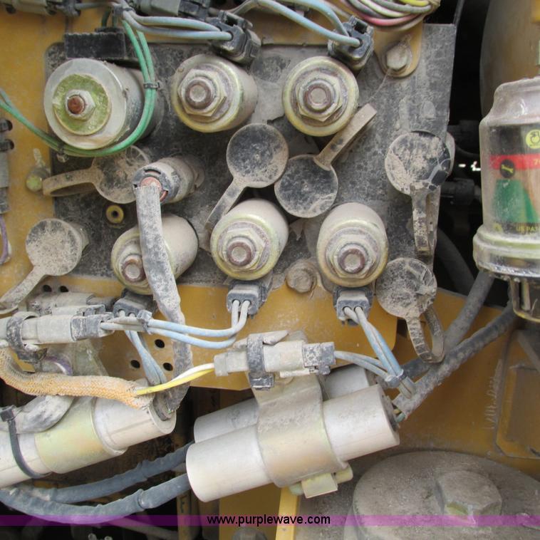 image for item G9318 2000 Caterpillar 953C track loader