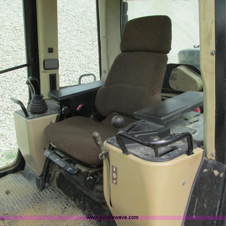 image for item G9318 2000 Caterpillar 953C track loader
