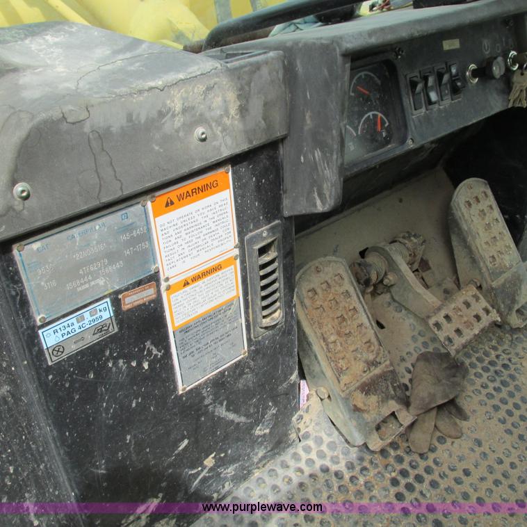 image for item G9318 2000 Caterpillar 953C track loader