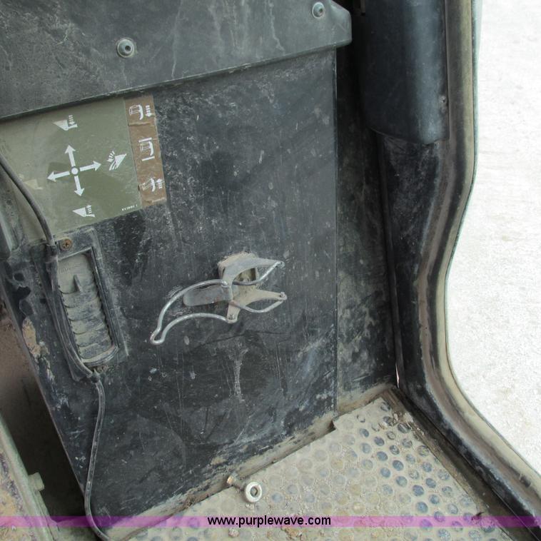 image for item G9318 2000 Caterpillar 953C track loader