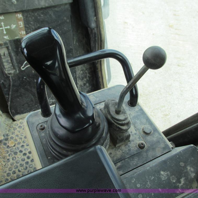 image for item G9318 2000 Caterpillar 953C track loader