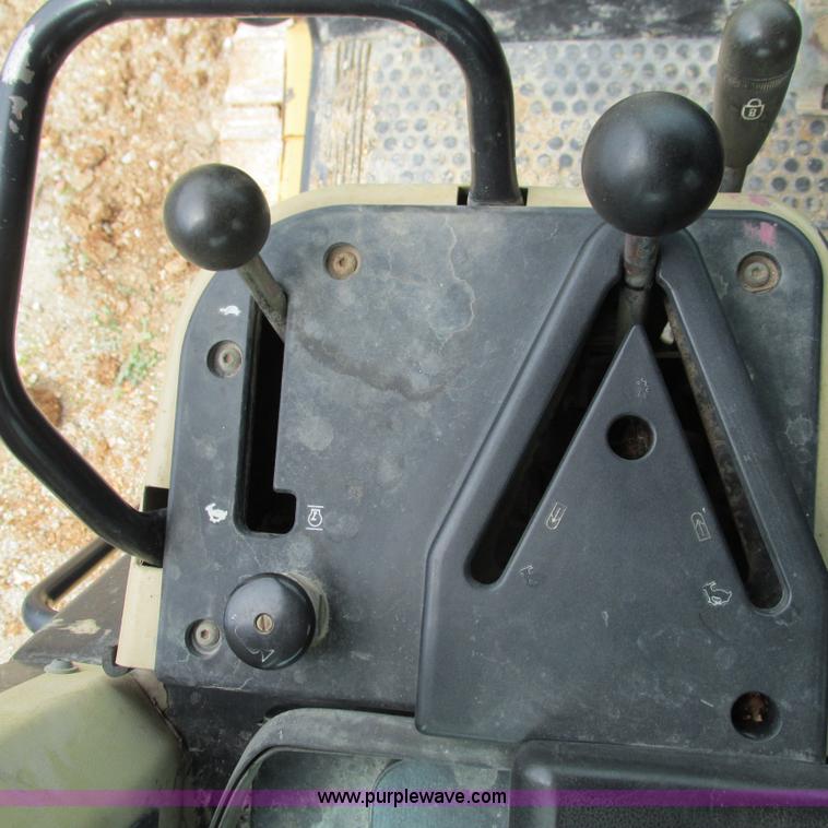 image for item G9318 2000 Caterpillar 953C track loader