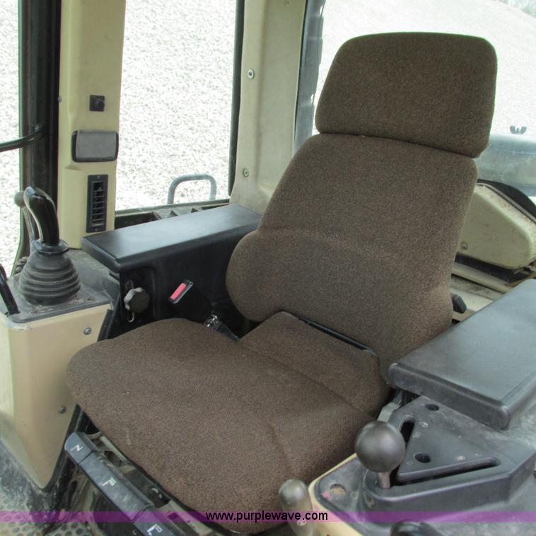 image for item G9318 2000 Caterpillar 953C track loader