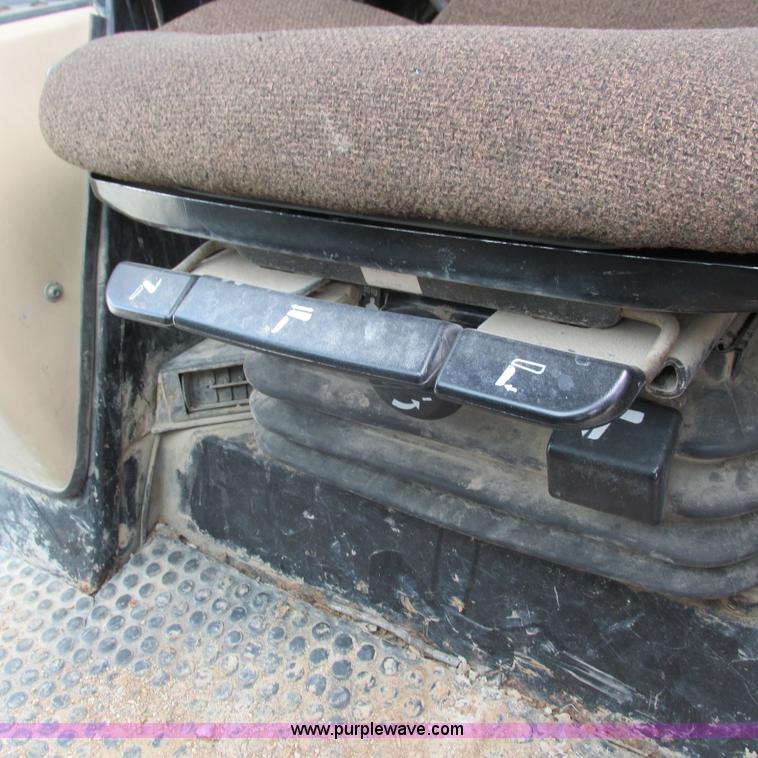 image for item G9318 2000 Caterpillar 953C track loader