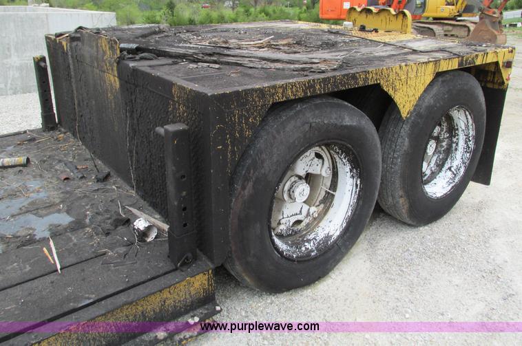 image for item G9319 1993 Homemade 40 ton equipment trailer