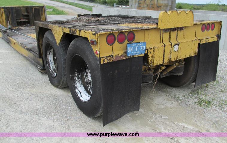 image for item G9319 1993 Homemade 40 ton equipment trailer
