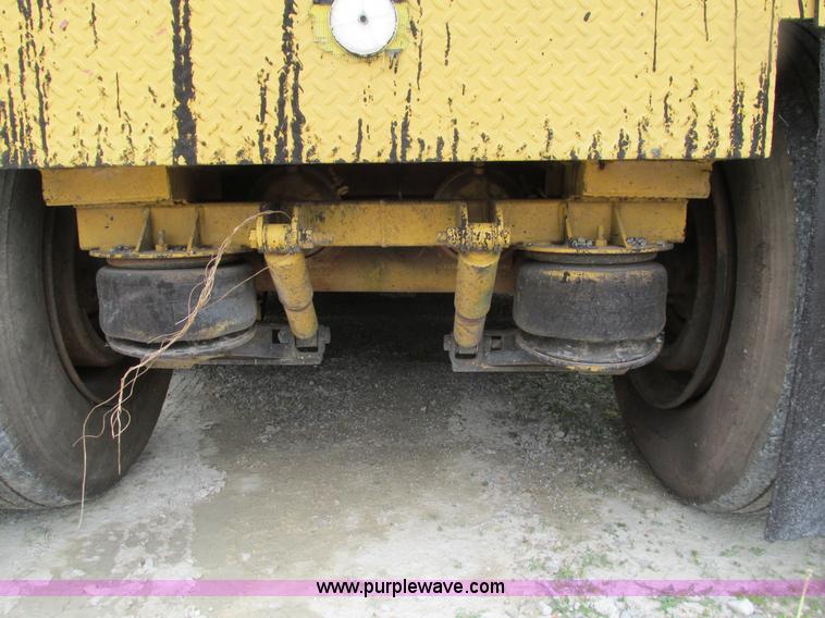 image for item G9319 1993 Homemade 40 ton equipment trailer