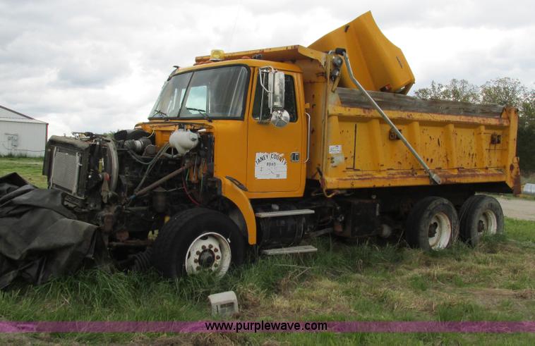 image for item G9320 2000 Volvo WG dump truck