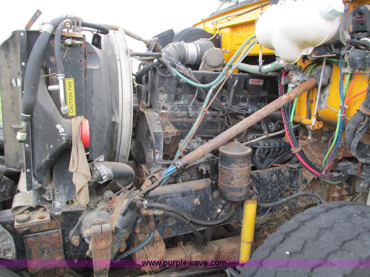 image for item G9320 2000 Volvo WG dump truck