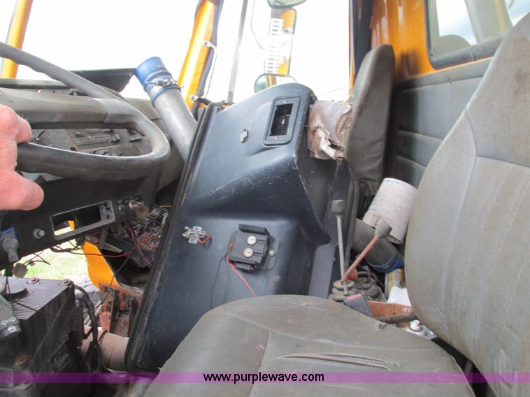 image for item G9320 2000 Volvo WG dump truck