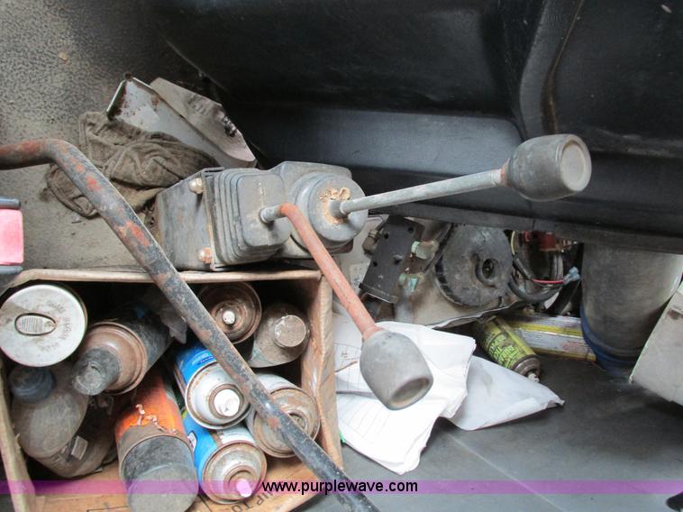 image for item G9320 2000 Volvo WG dump truck