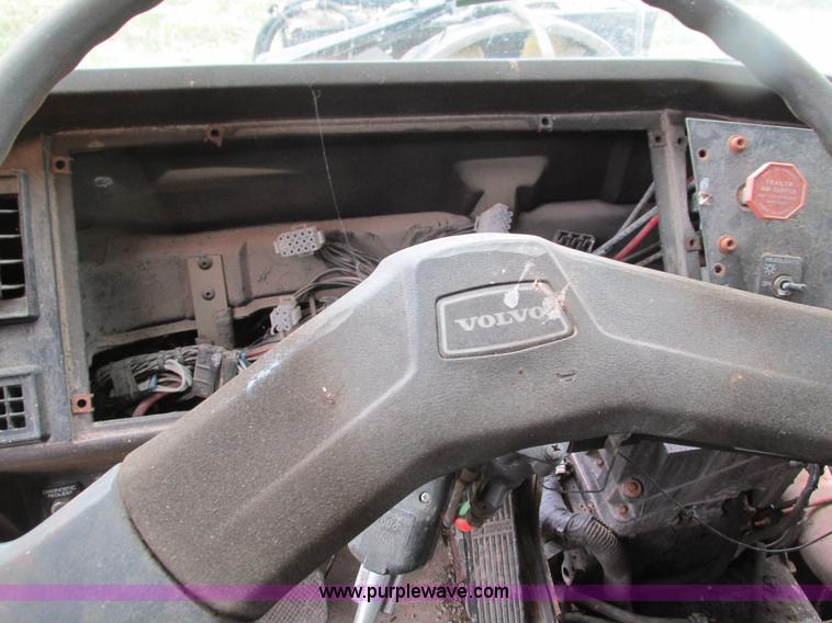 image for item G9320 2000 Volvo WG dump truck