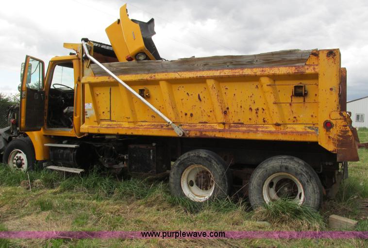 image for item G9320 2000 Volvo WG dump truck