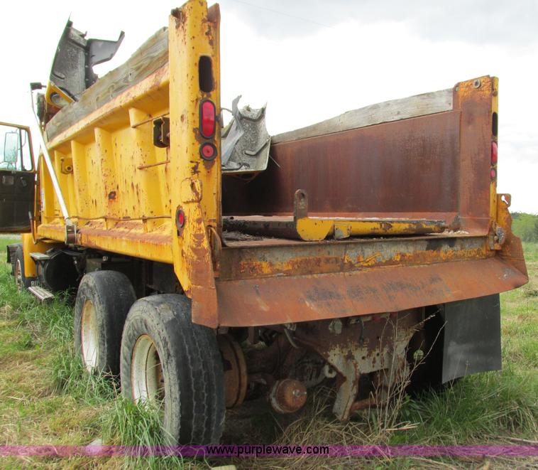 image for item G9320 2000 Volvo WG dump truck