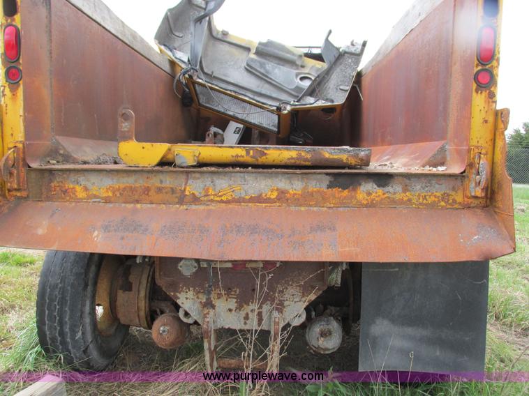 image for item G9320 2000 Volvo WG dump truck